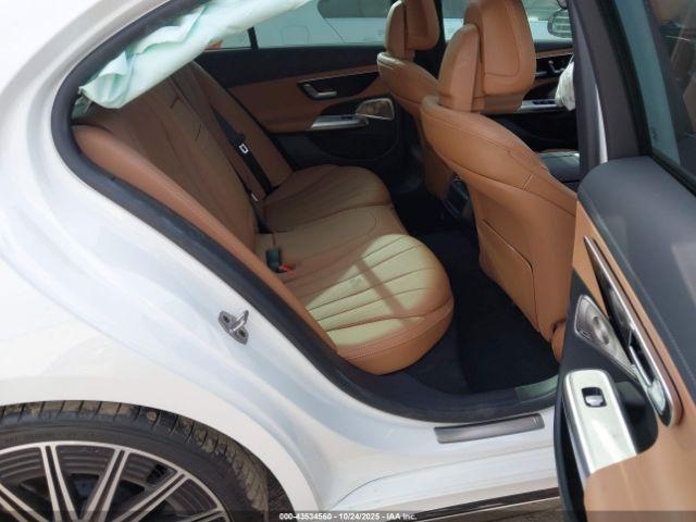 Mercedes-Benz E-Class Image 10