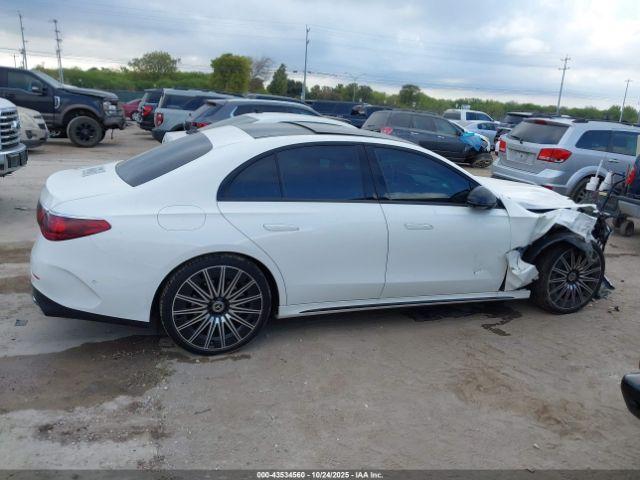 Mercedes-Benz E-Class Image 11