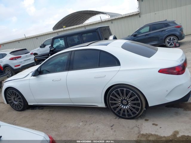 Mercedes-Benz E-Class Image 12