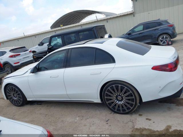 Mercedes-Benz E-Class Image 12